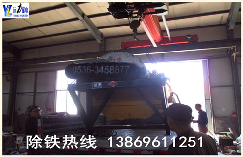 2.小型强磁磁选机的分选择效果好 行简单的乐鱼网页版-乐鱼(中国)官方
. 采用磁分离专利技术还增加了分拣计划,提高分拣精度,无论硬矿石软,无论粗颗粒,细颗粒,所有类型的选矿机都可以自动调度,分选效果控制在许可范围内. 3.远力小型强磁磁选机创新产品 以烧结钕铁硼"管包裹动态半封闭磁性系统"专有技术为中间,开发了一系列干式磁选机,时间一直是定型产品的发展: 4.小型强磁磁选机的处理量及型号 CTG-620干滚筒式粗轧机(粗轧设备可用于丰富河砂,砂铁矿,铁矿石等)处置量:100-125t / h CTG-824干滚筒粗选机(粗机设备可用于丰富河砂,砂铁矿,劣铁矿等)处置能力:125-150t / h CTG-8180干滚筒粗轧机(粗轧设备可用于贫矿,尾矿,河砂,钢渣等)处置能力:50-80t / h